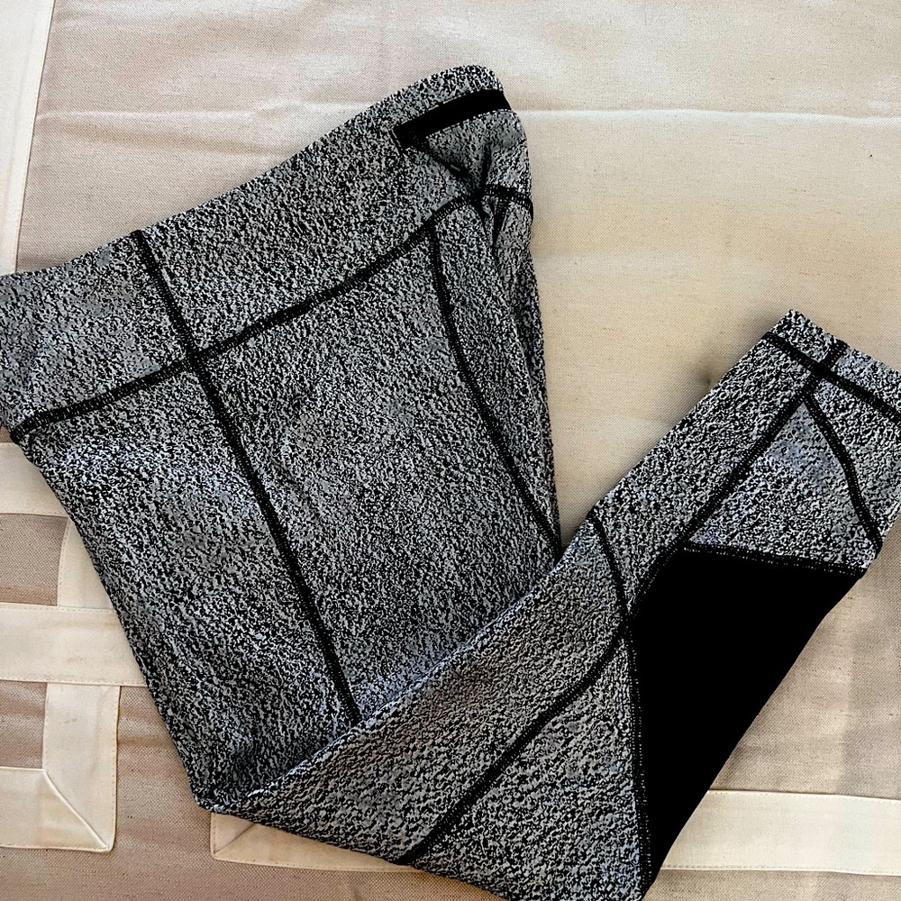 Lululemon crop aligns